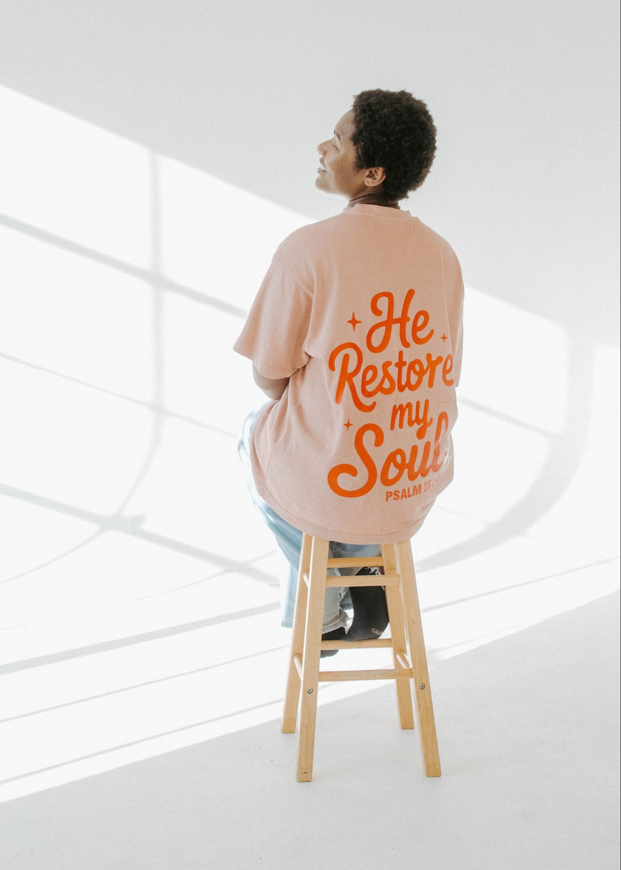 HE RESTORES MY SOUL TEE IN PINK