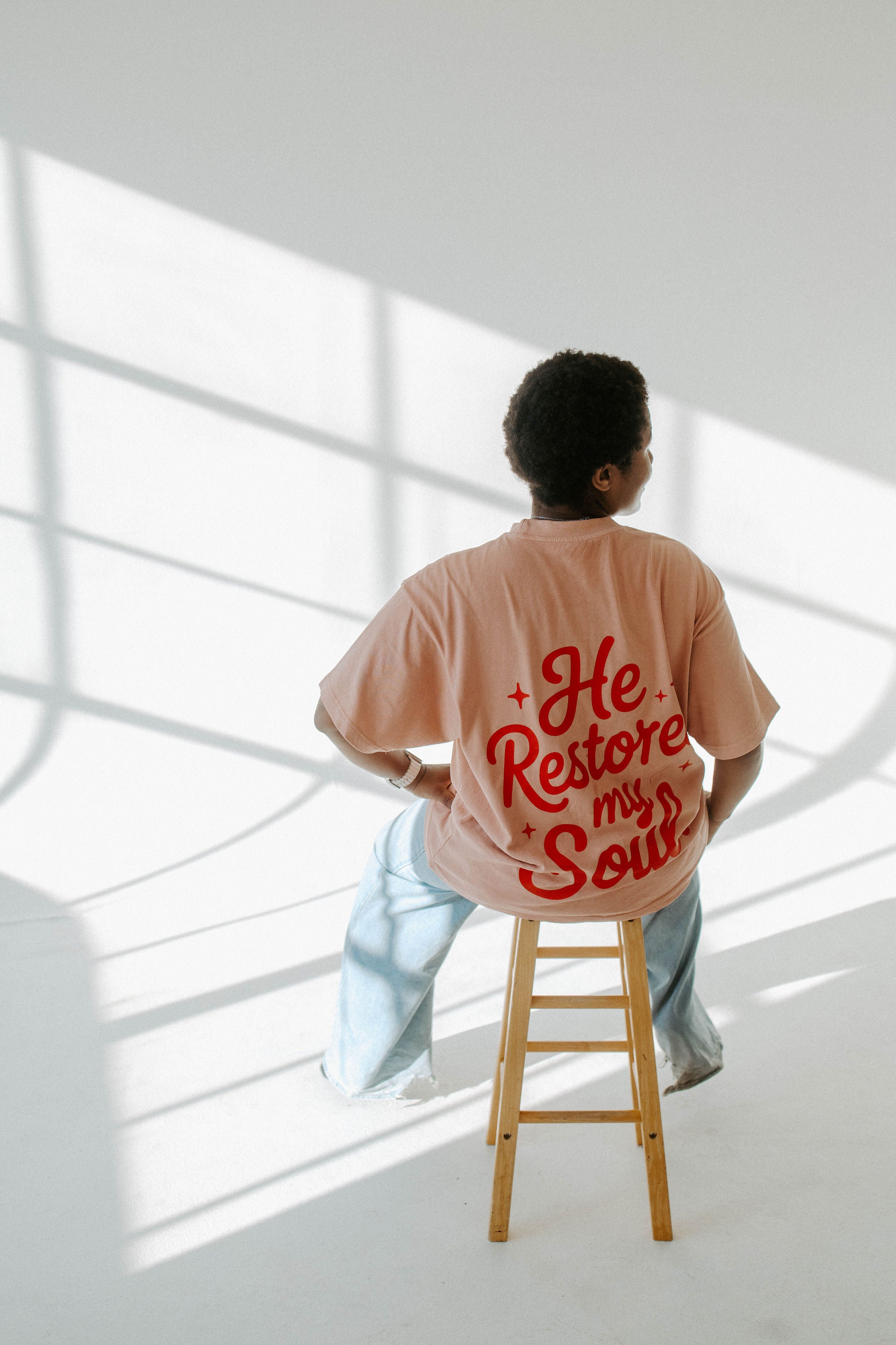 HE RESTORES MY SOUL TEE IN PINK
